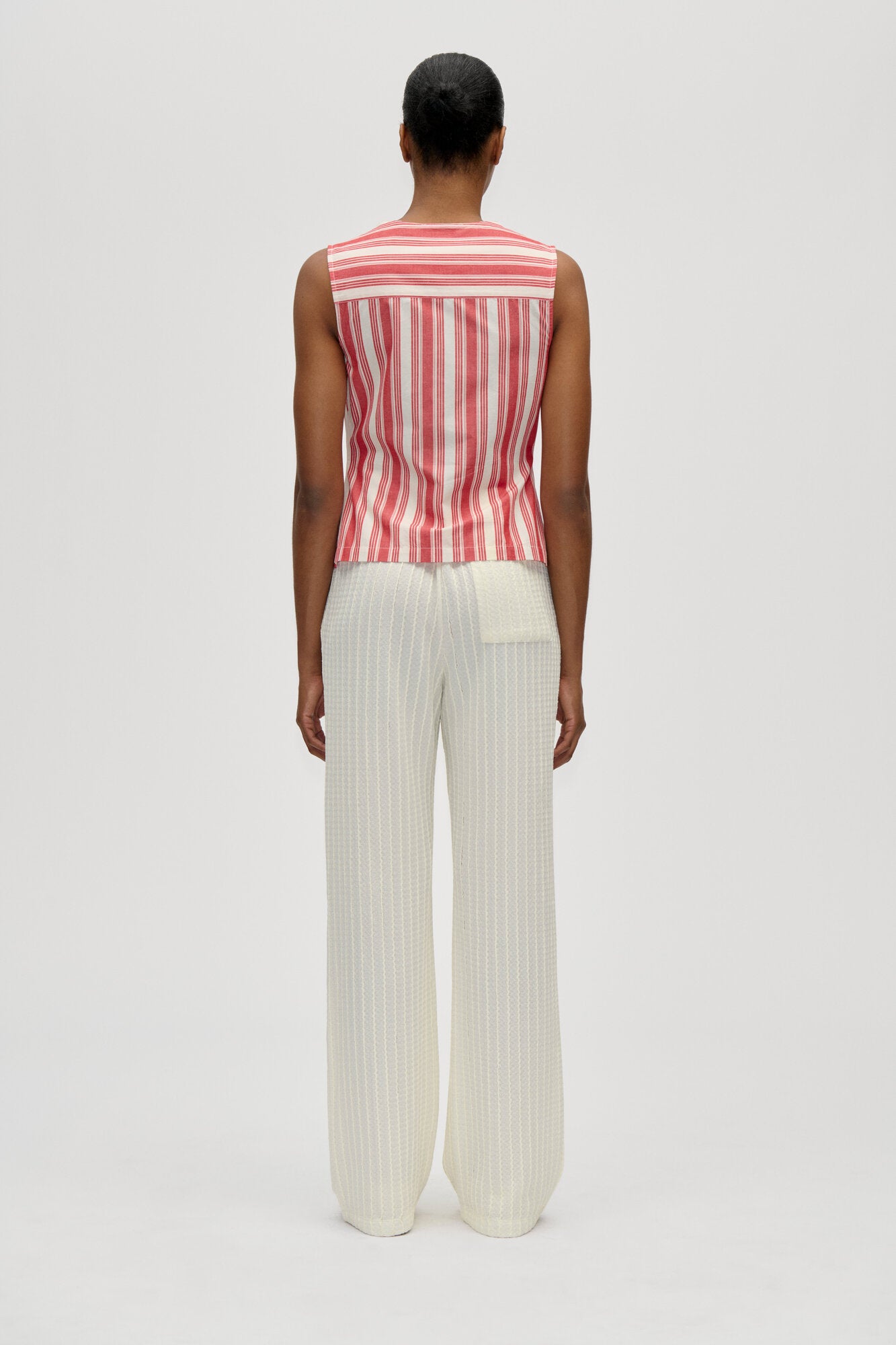 2487 Tie Front vest - Scarlet Trot